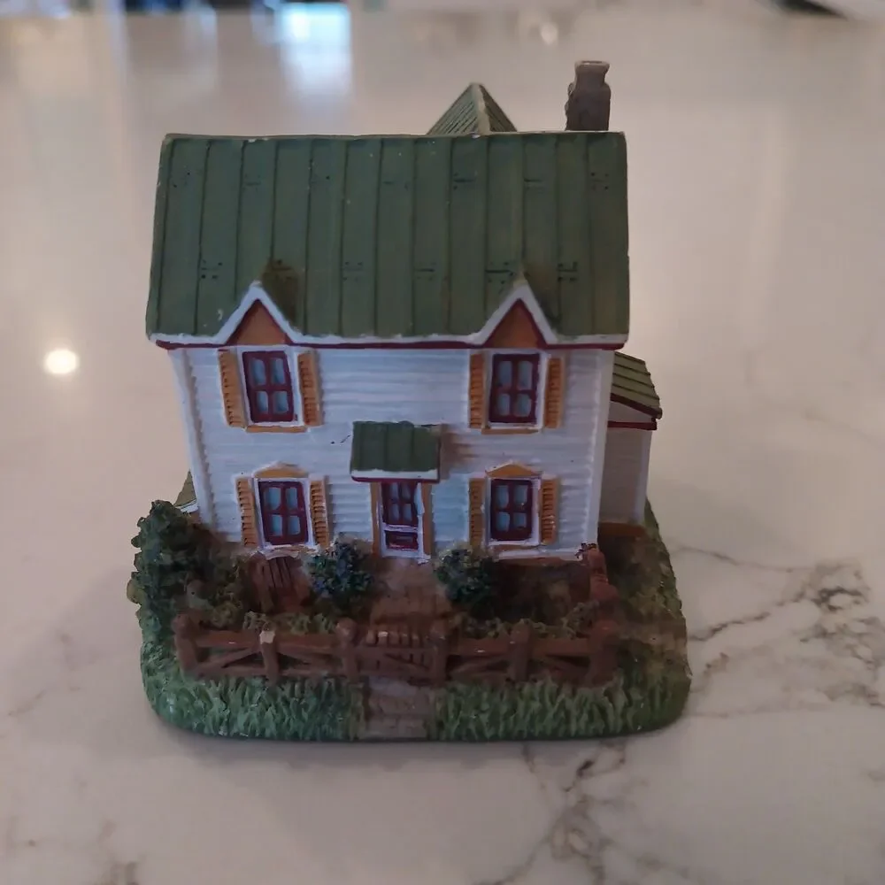 Liberty Falls Americana Village Collection The Henshaw House #AH181 -1999